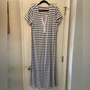 Vineyard Vines Women’s Dark Navy Blue & White V-Neck Maxi Dress, Size Large.